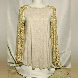 Betsey's Boutique Shop Womens Tan Baseball Tee Shirt w/Long Floral Sleeves NWT S